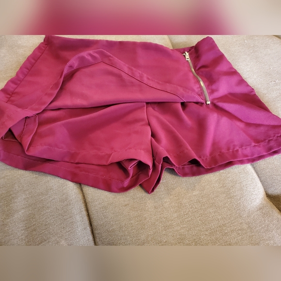 Forever 21 Medium zip maroon red skort skirt mini - Picture 4 of 10